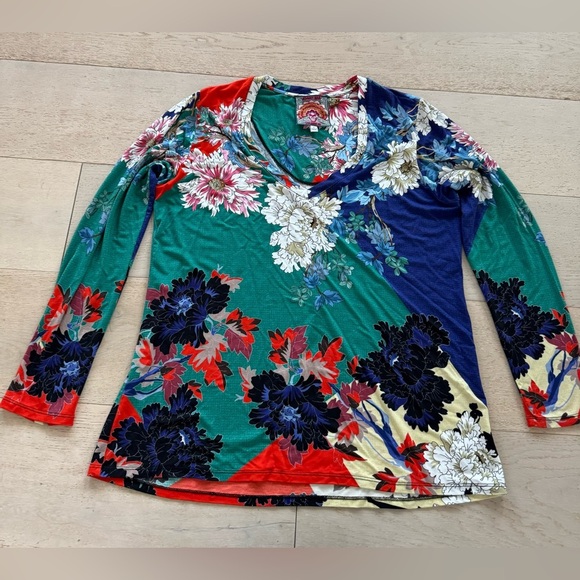 Johnny Was Marritt Favorite Long sleeve, V Neck Tee bamboo - Picture 3 of 5